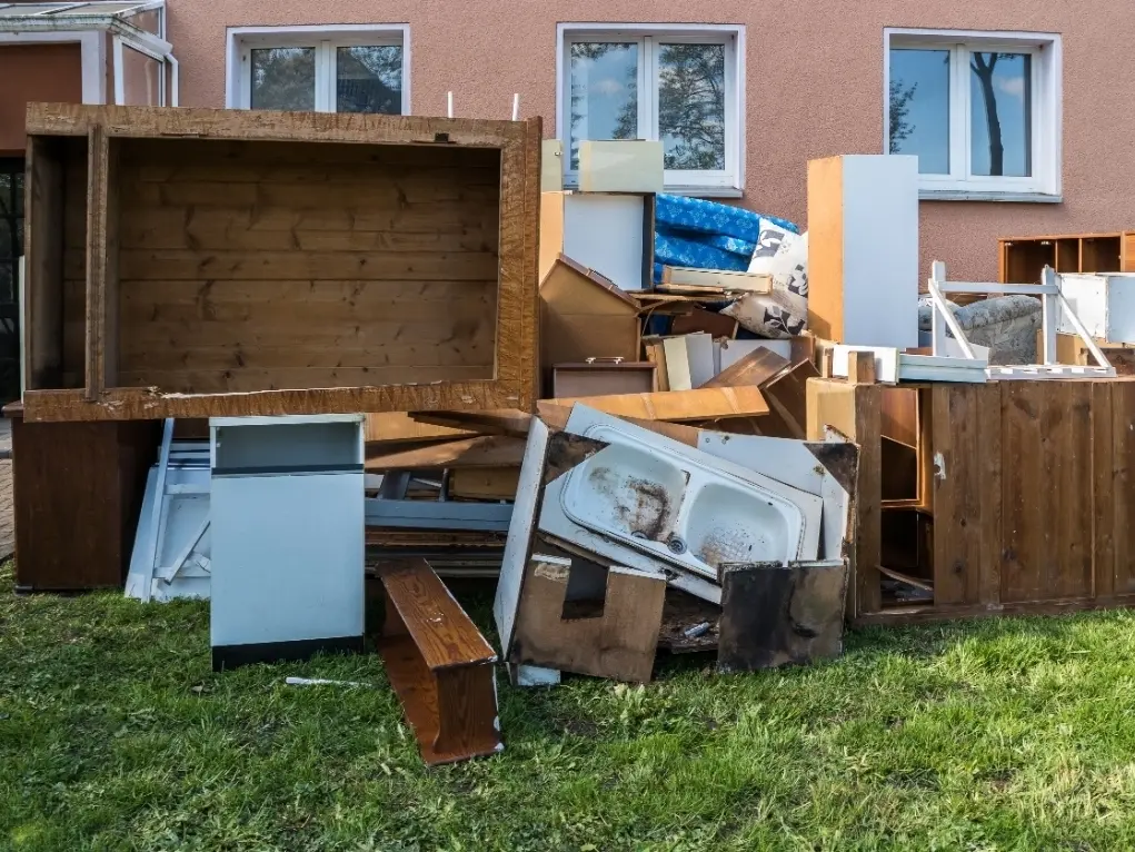 Common Mistakes to Avoid When Hiring a Junk Removal Service